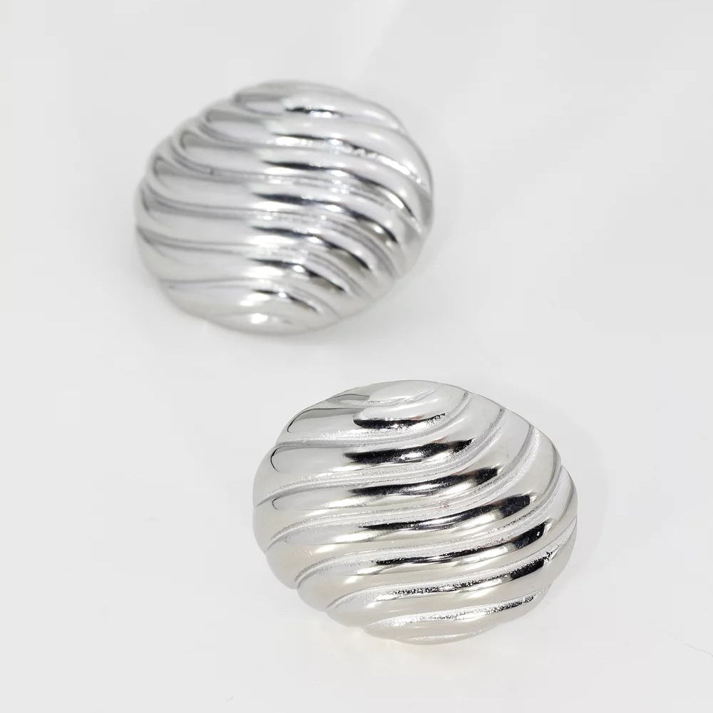 The Shellé Oval Studs
