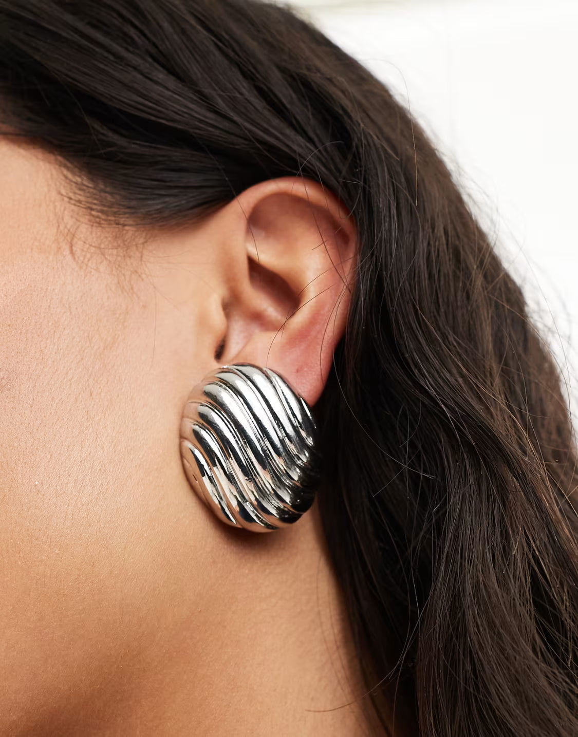 The Shellé Oval Studs