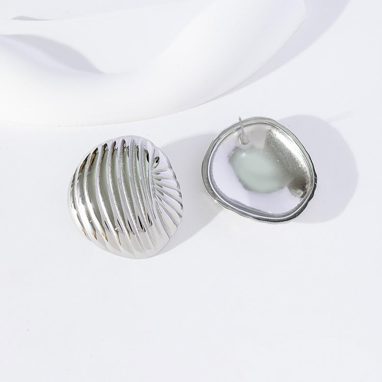 The Shellé Oval Studs