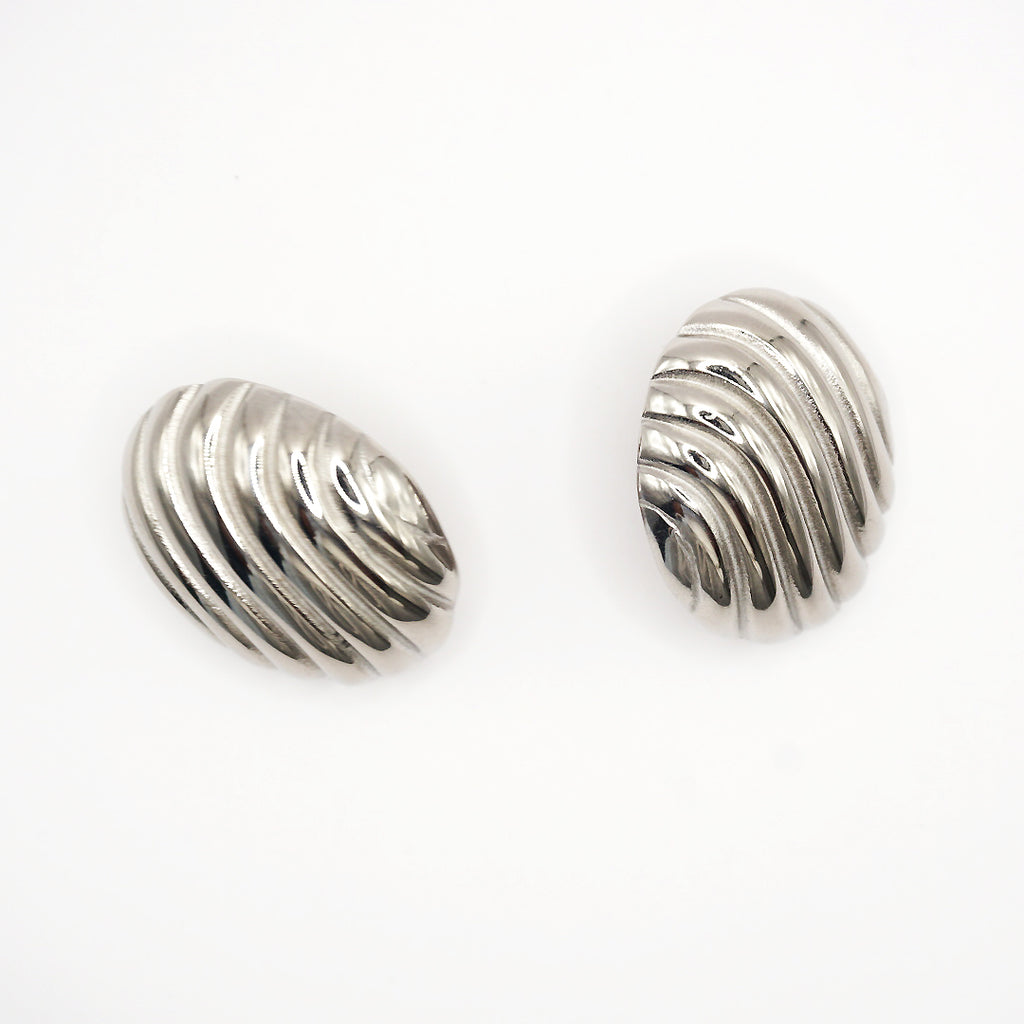 The Shellé Oval Studs